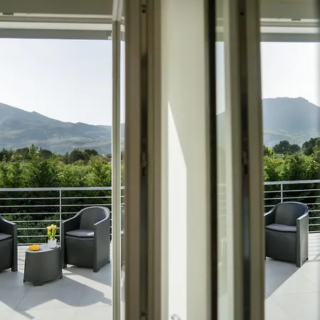 Luxury La Perla - With Pool, Garden And Parking Villa